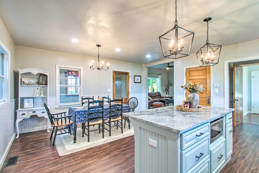 Beautifully Restored Farmhouse in Marshall! view 4