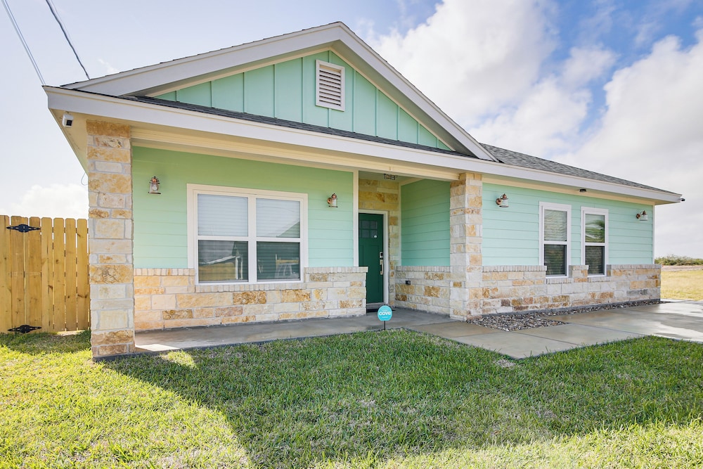 8 Mi to South Padre Island: Coastal Retreat!