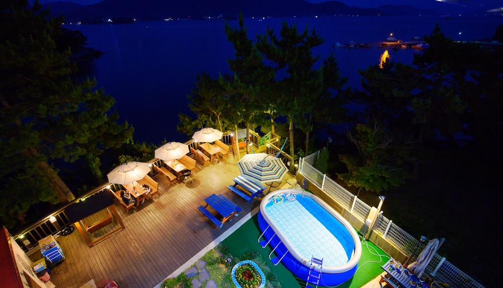 Tongyeong Honey Spa Pension