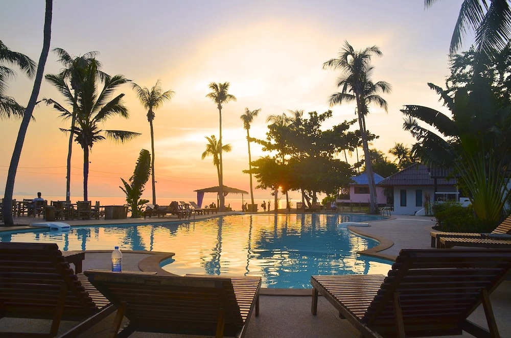 The Beach Village - Hostel