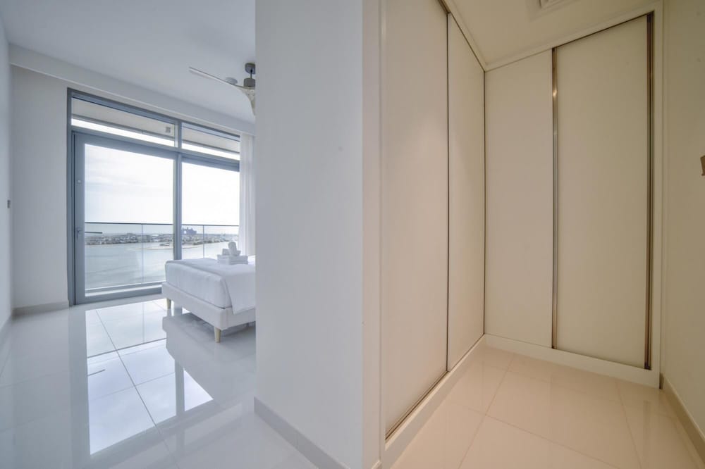 Luxury Sea View Living on Emaar Beachfront