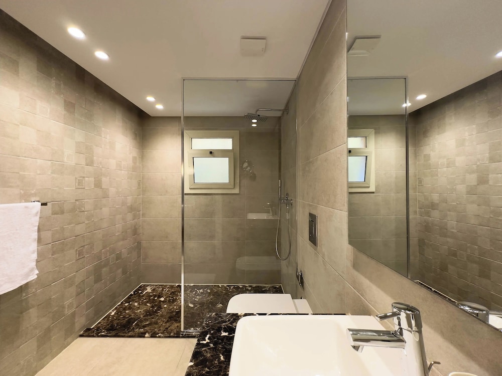 Chill & Swim 2BR October City