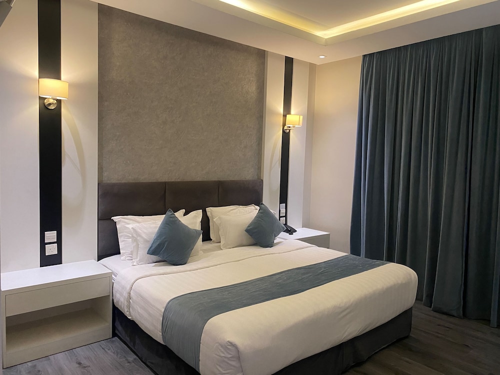 Lian Park Hotel