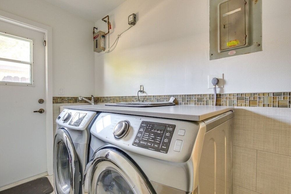 Oakland Park Oasis Heated Pool & Private Patio