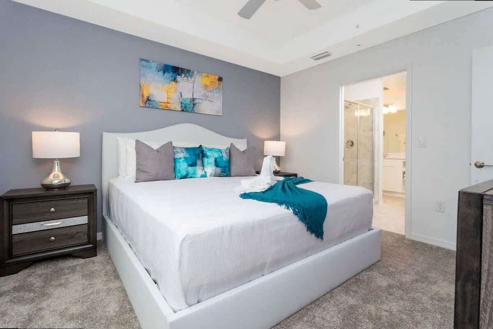Lake View Resort Condo w Lazy River Near Disney