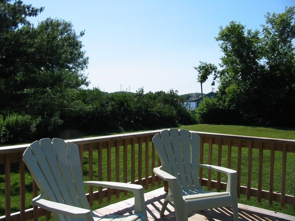 Angel Rock Waterfront Cottages and Vacation Homes