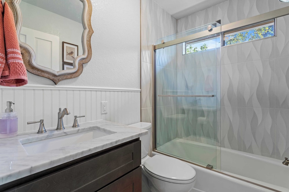 5bdr Stay w/ Fireplace, Game Room & Family-friendly Amenities Arrowhead Chalet by Avantstay