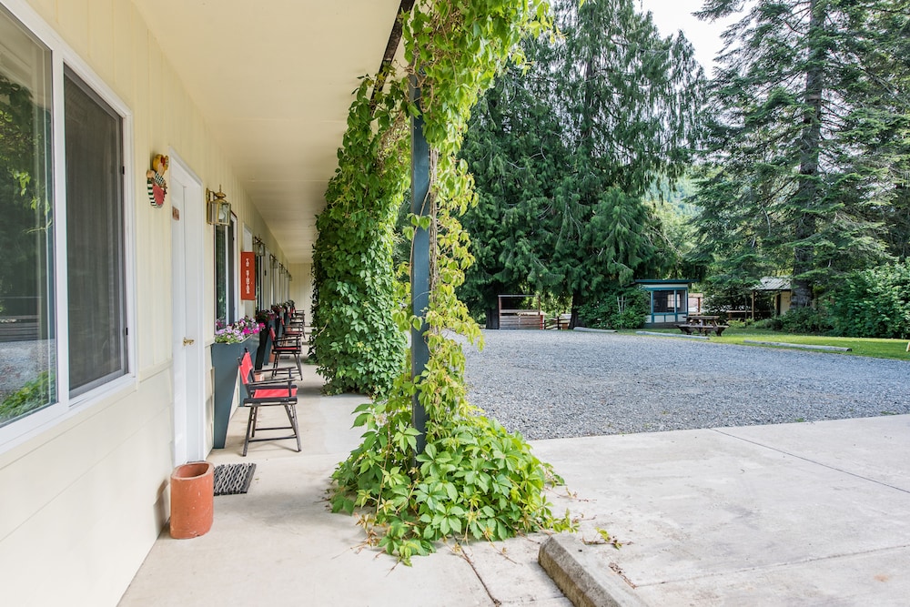 Emerald Valley Inn view 2