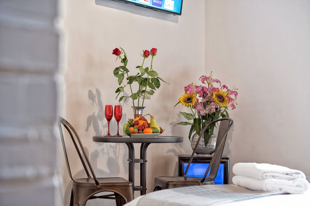 StarHome NAVONA