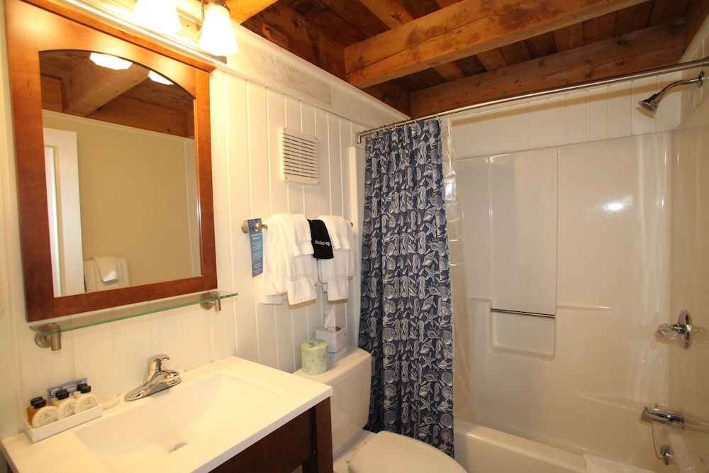 Glen Cove Inn & Suites