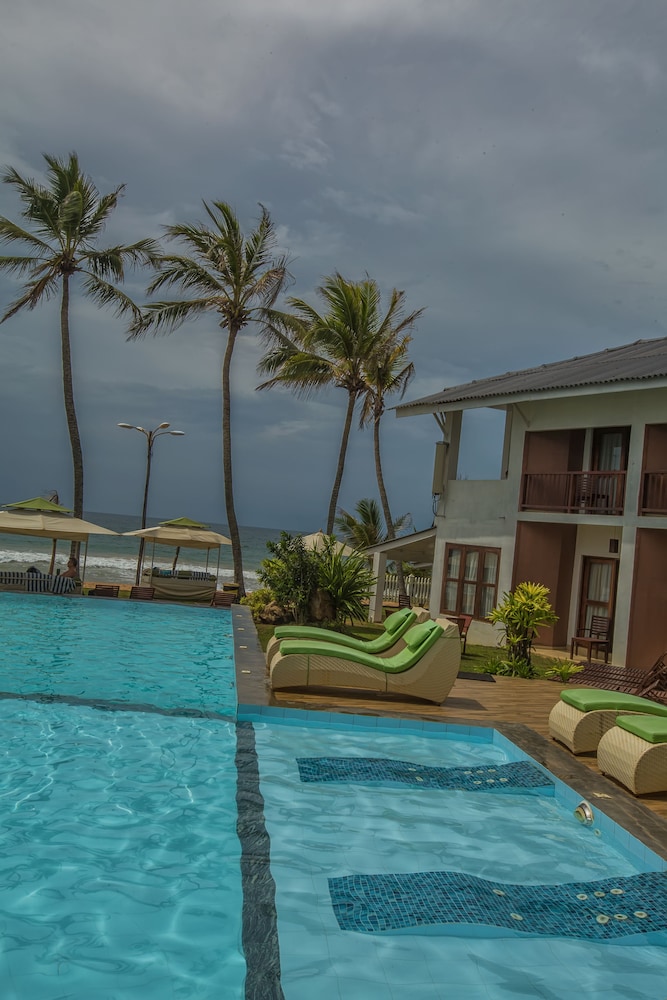 Avenra Beach Hotel