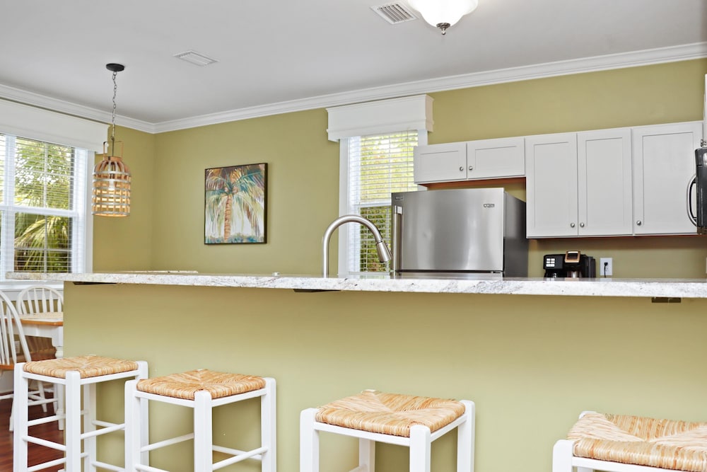 Barefoot Cottage B49 - Seabbatical