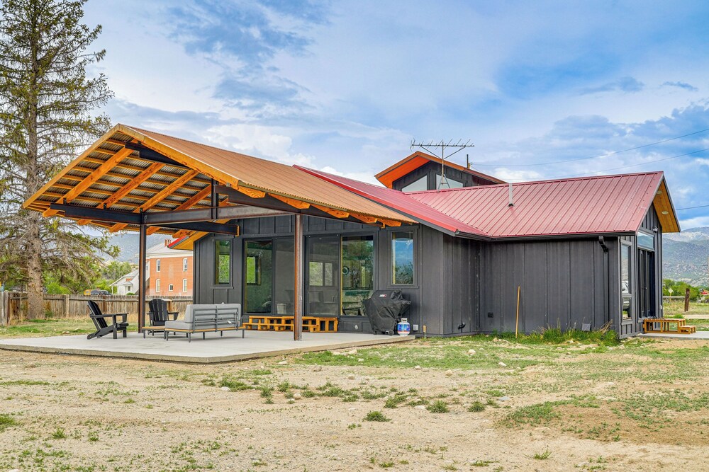Stunning 14er Views! Private 6-acre Salida Retreat