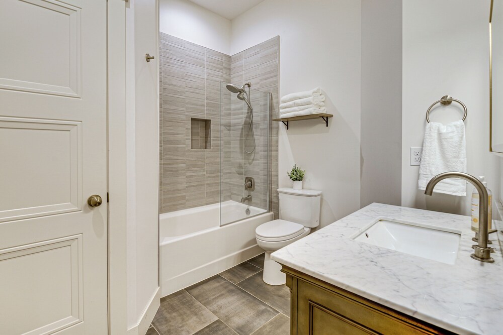 Wfh-friendly Gem w/ Creek: 4 Mi to Sammamish Trail