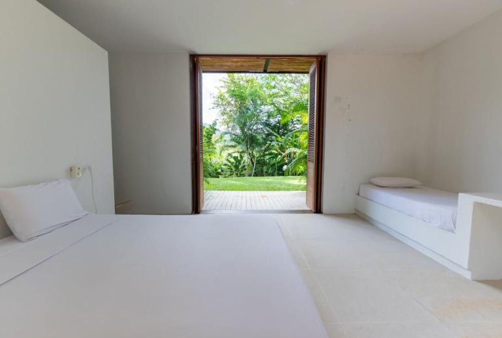 w Amazing 4BR Villa w Pool at Mesa de Yeguas