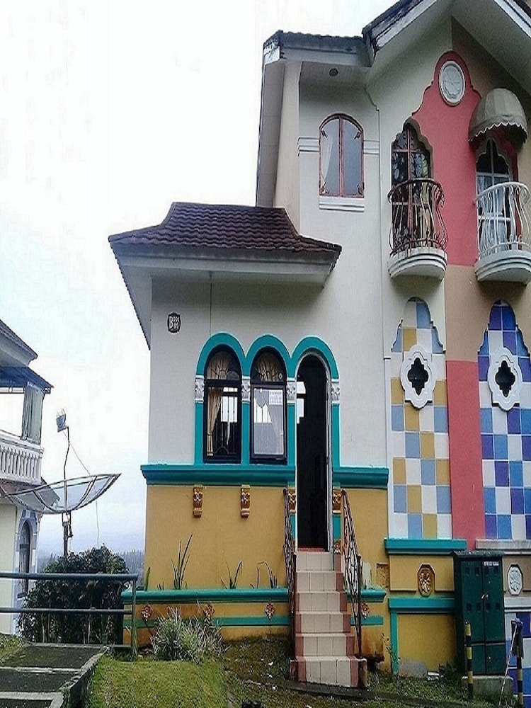 Villa Kota Bunga Violet