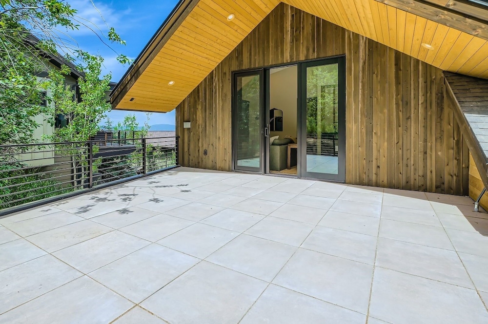 Park City Perfection On Lowell! 1063 4 Bedroom Home