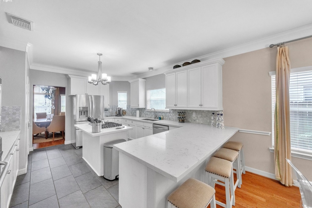Spacious 6br Getaway Near Houston's Best 6 Bedroom Home