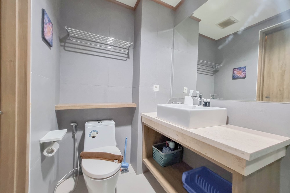 Warm And Minimalist Studio Apartment At Patraland Amarta