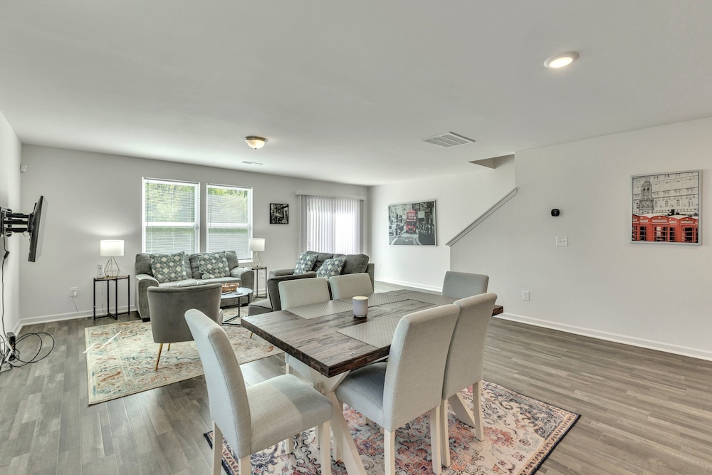 5br Pet Friendly Retreat With Garage Parking 5 Bedroom Home
