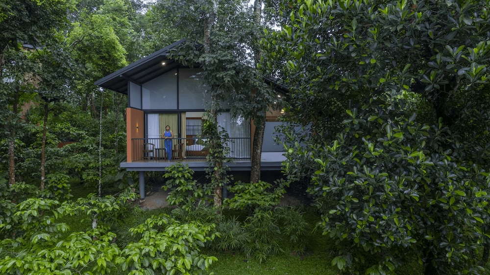 Crystal Kuruva Nature Resort & Spa