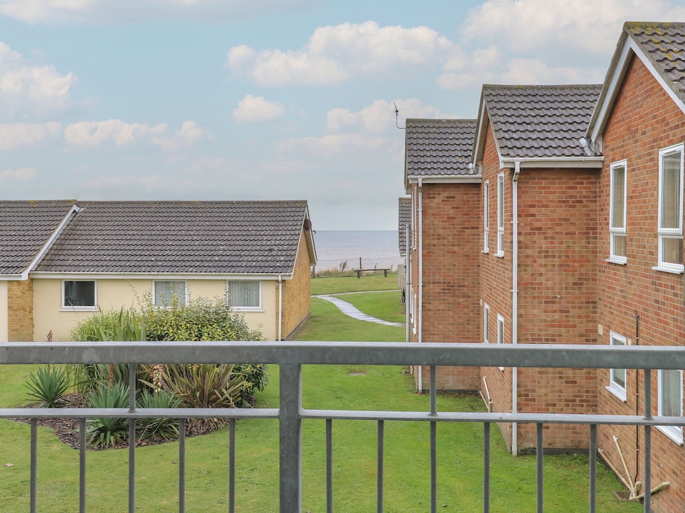102 Waterside Park