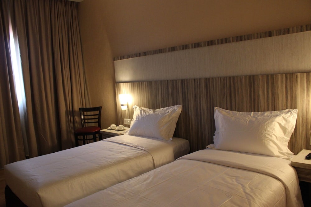 The Golden Bay Hotel Batam 8