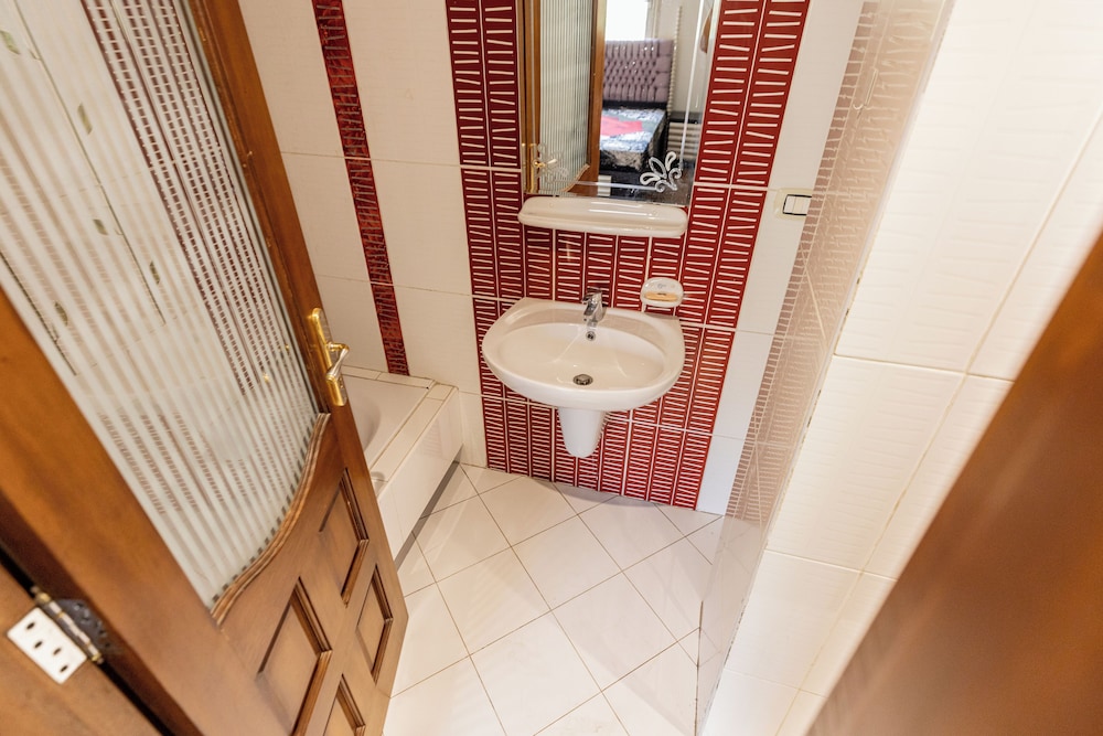 Hibiscus Haven Suite