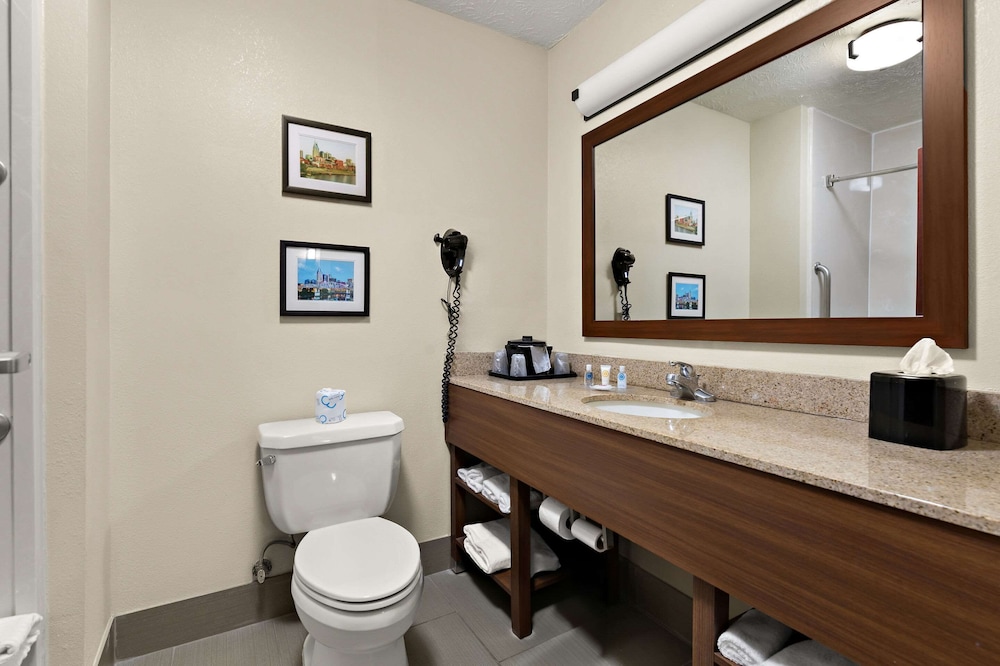 Comfort Suites Nashville near Percy Priest Lake 2