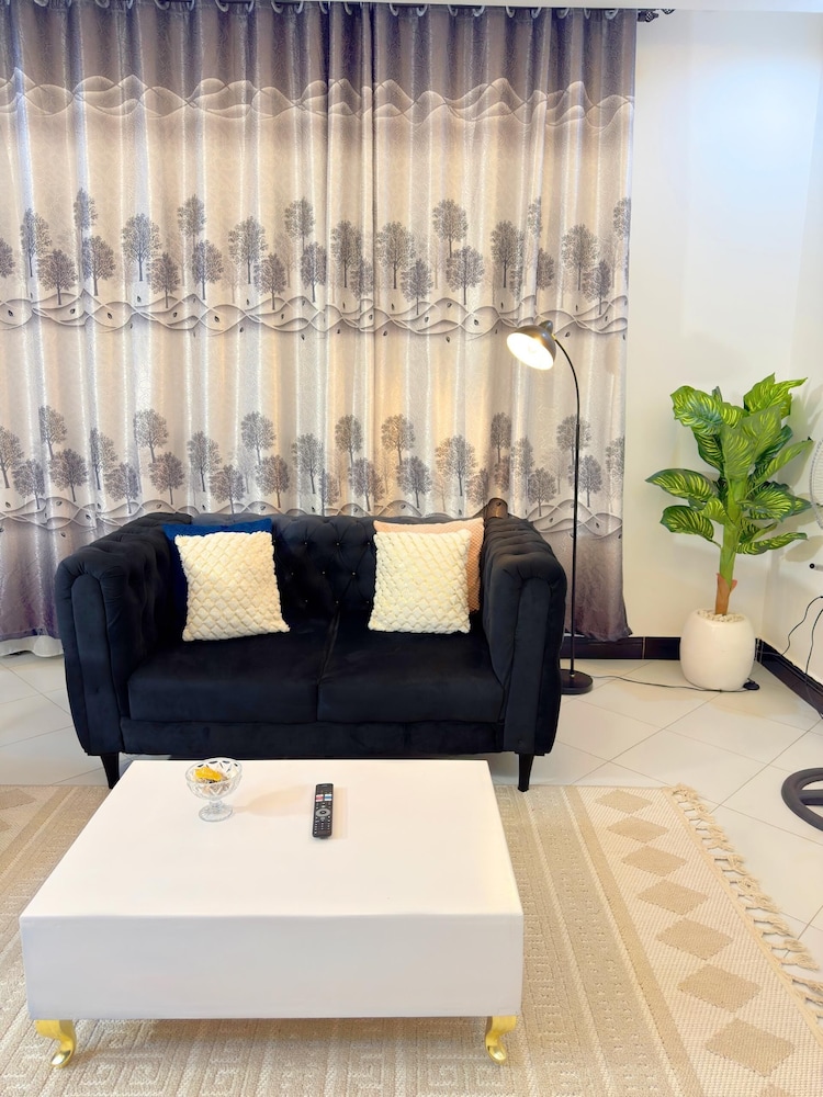 B&S Luxe Living