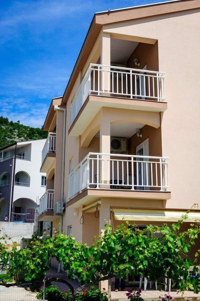 Ljuba - in Center & Close to the Beach - A1 view 2