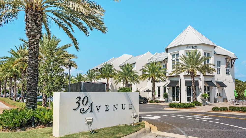 2BR Beachfront Townhome w/ Beach Service + Free Attraction Tickets!
