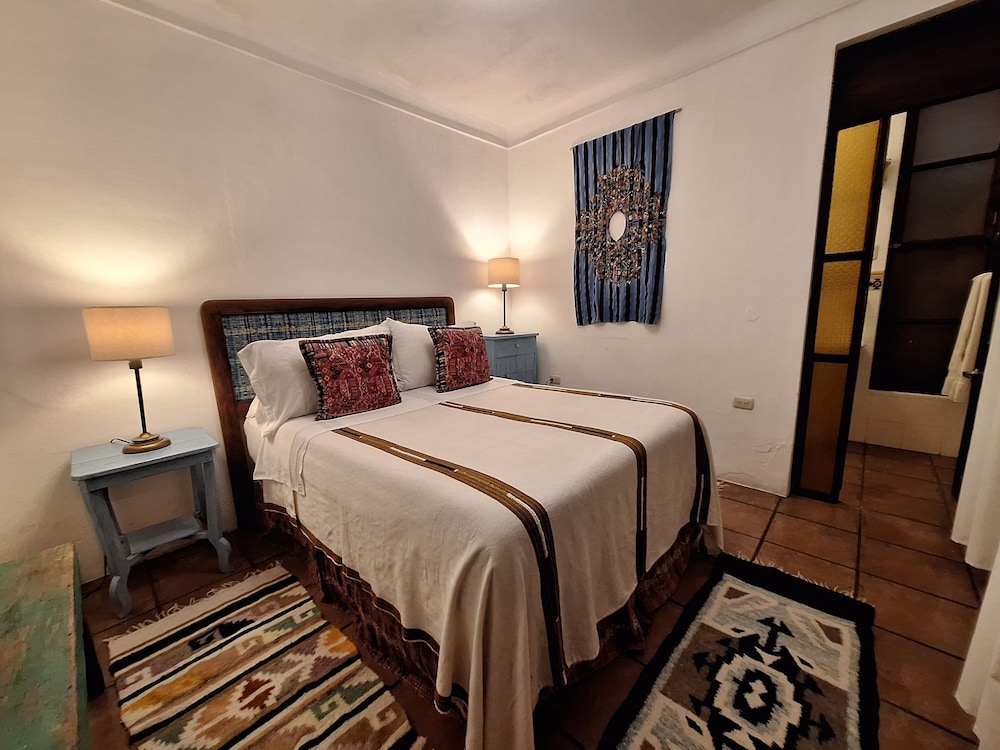 Yellow House - Hostel