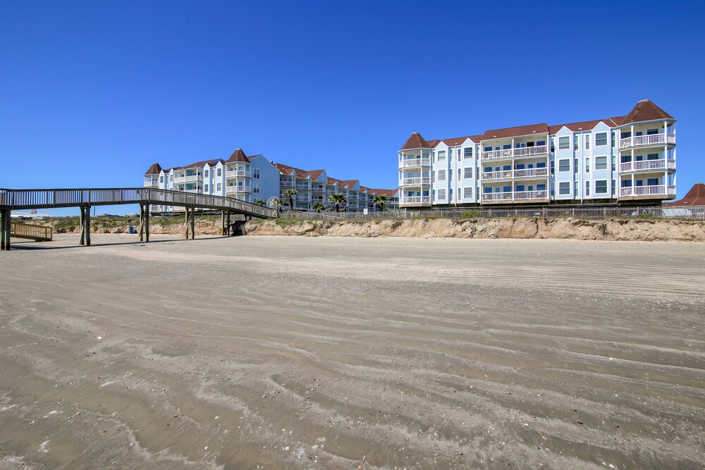 Seascape 1221 1 Bedroom Condo by RedAwning