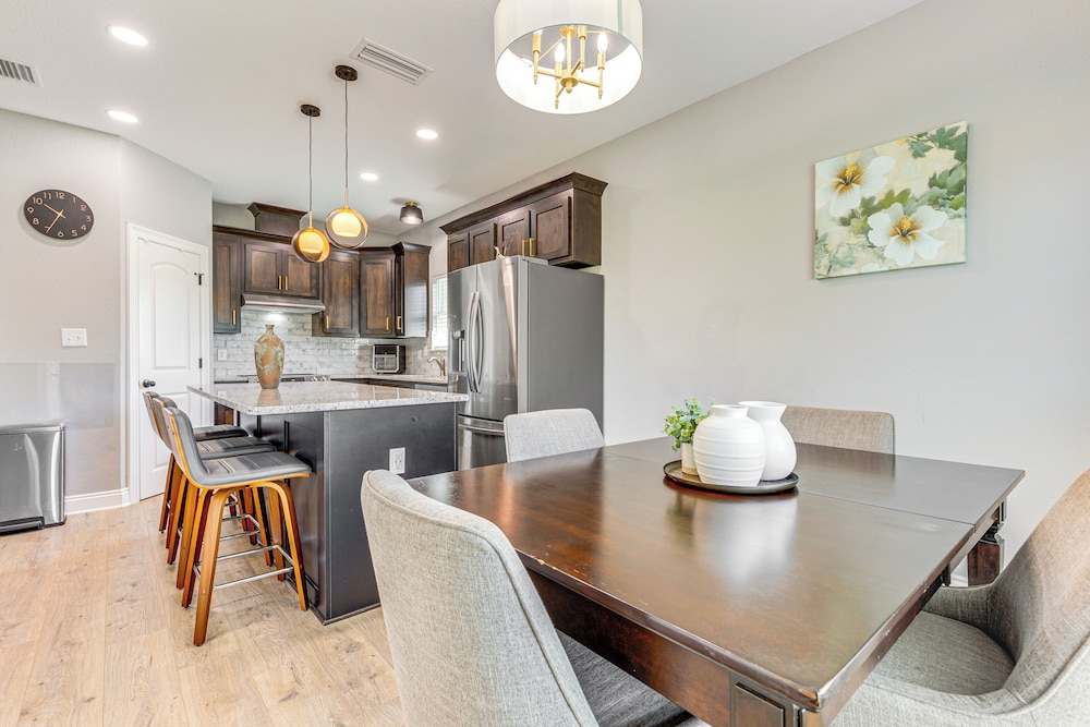 Suburban Bliss! Cozy Home w/ Neighborhood Perks