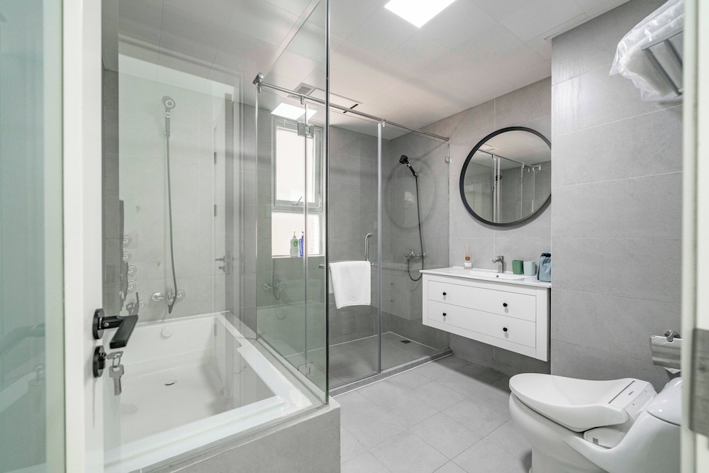 Tyms Stylish 3BR 2BA Apt Xujiahui Shops