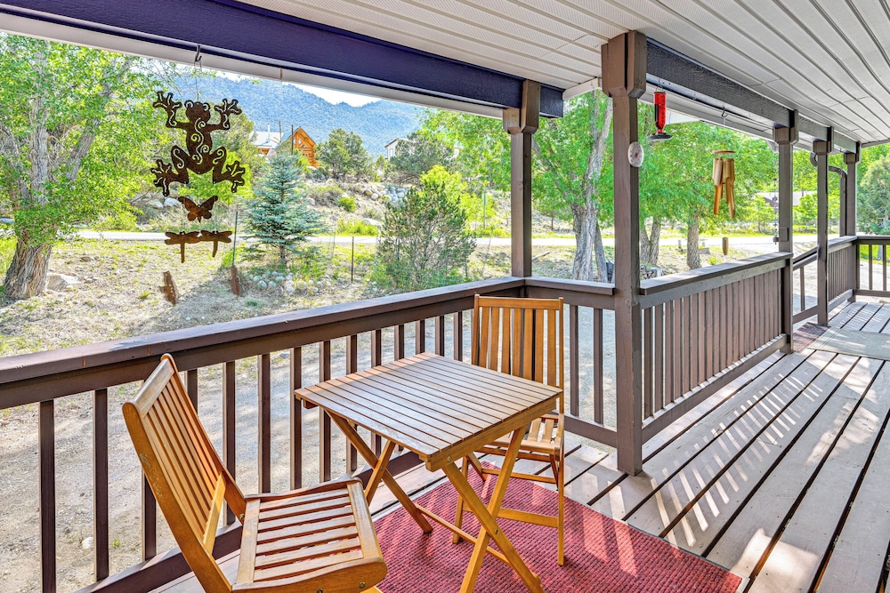 Creekside Buena Vista Retreat: Walk to Main St!