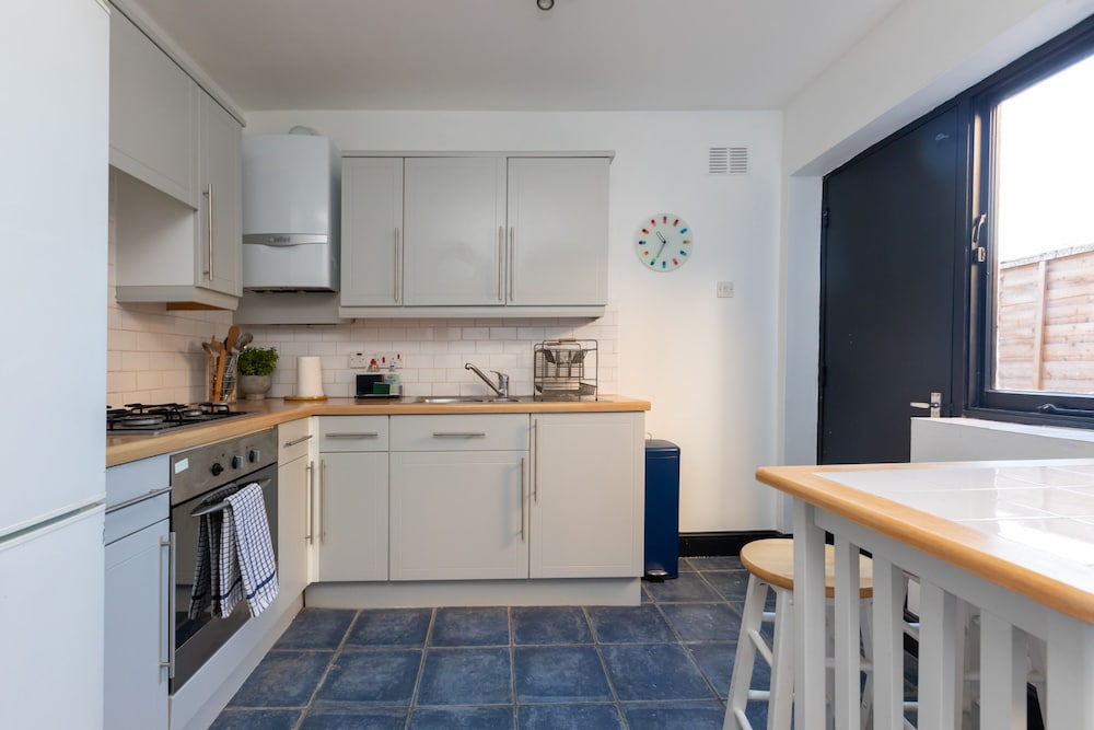 Serene and Spacious 1 Bedroom Garden Flat in Clapton