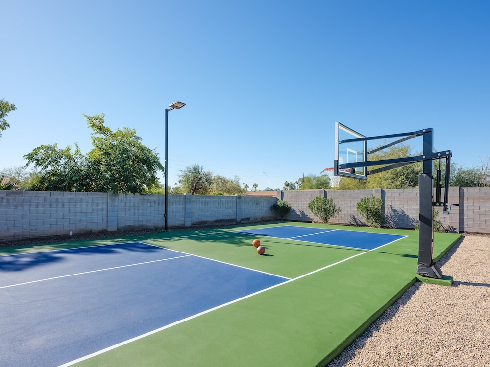 Sport & Splash - Pickle Ball - Sports Court -pool & Spa
