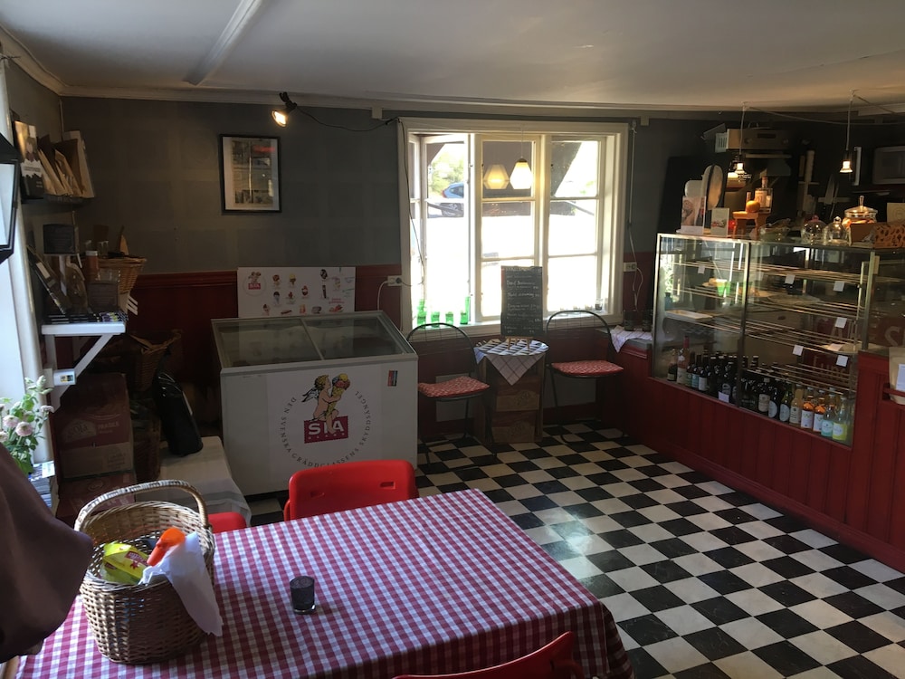 Cafe Sergel Bed & Breakfast