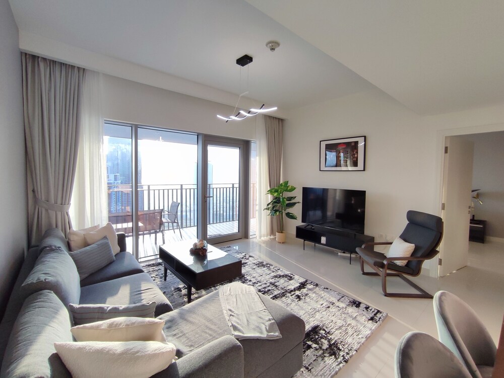 SuperHost - Chic Apartment With Balcony Close to Burj Khalifa