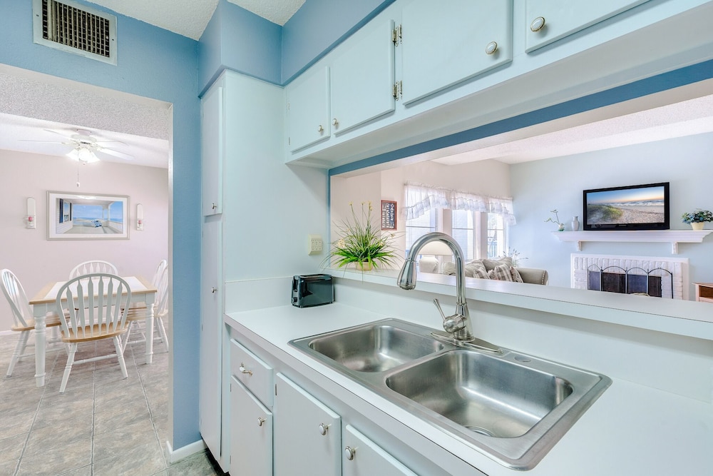 Madeira Beach Yacht Club 215F by Distinctive Beach Rentals