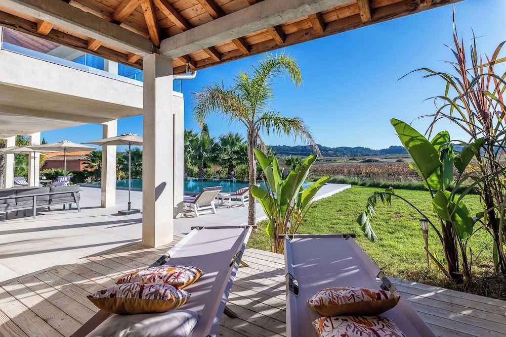 Royal Tiki Lodges