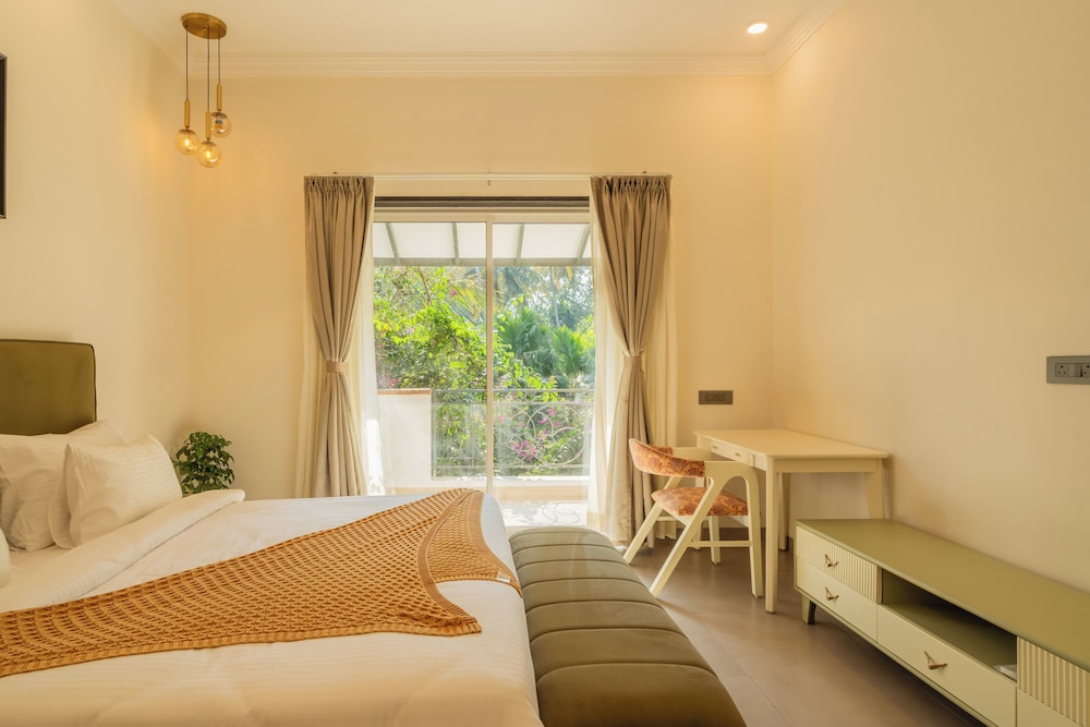 ELIVAAS Laguna Camellia | Luxe 4 BHK Villa Near Popular Beaches with Private Pool