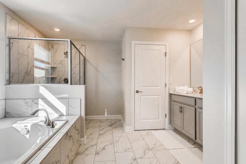 2859 BD - Grand Luxury Villa With a Sparkling Pool view 4