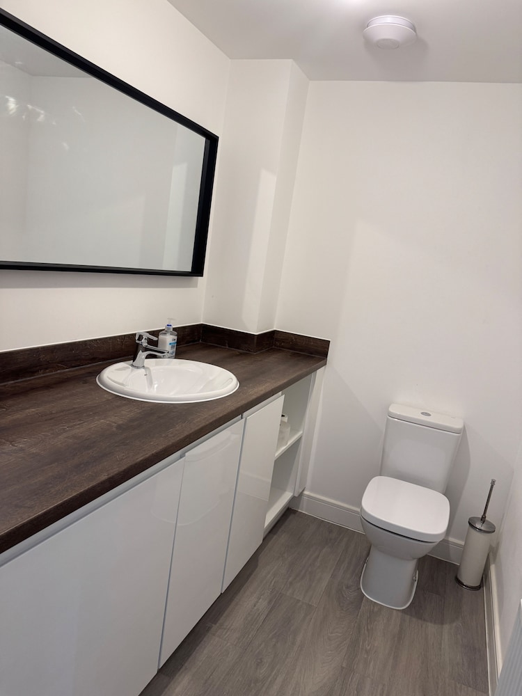 Luxurious Home Near Luton Airport. Suitable for Families and Contractors