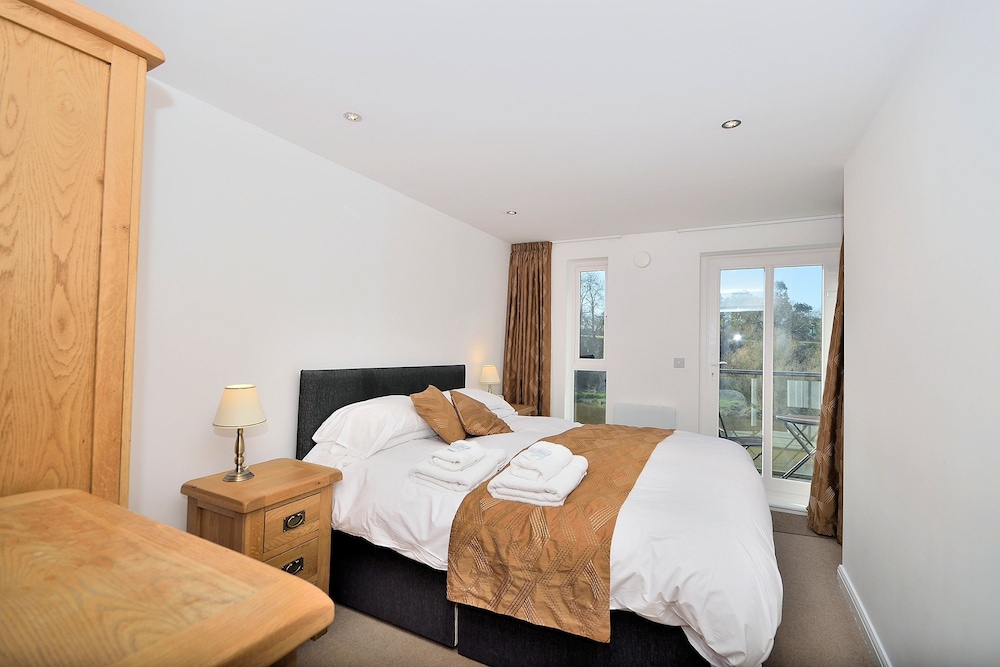 Racecourse Serviced Apartments