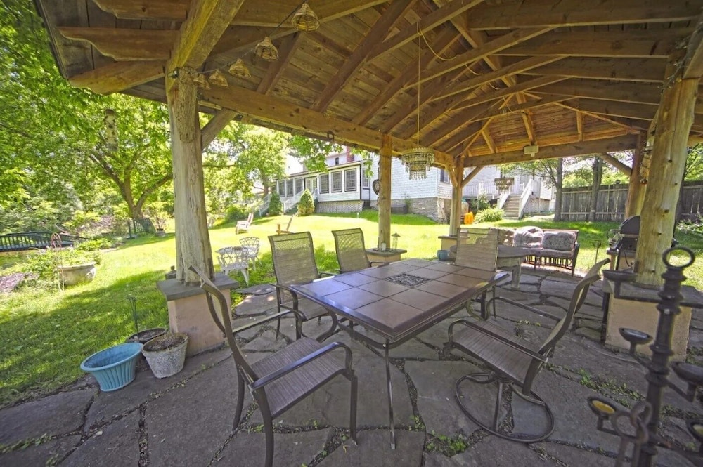 The Hayden Creek Inn view 2