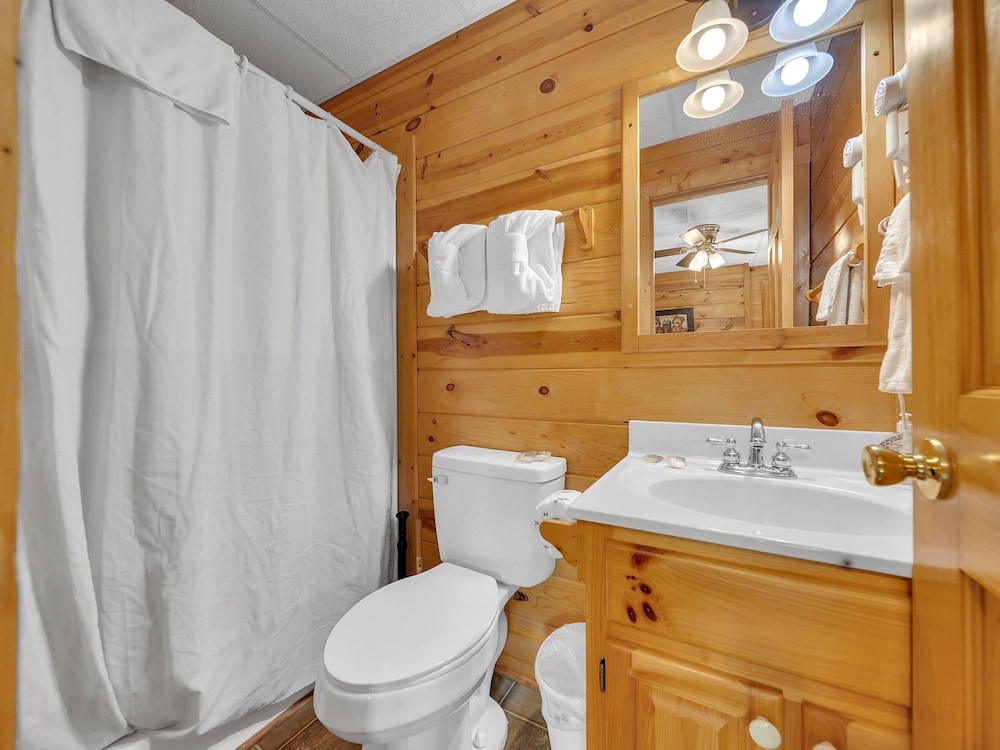 Ern860 - Cozy Bear Overlook 4 Bedroom Cabin