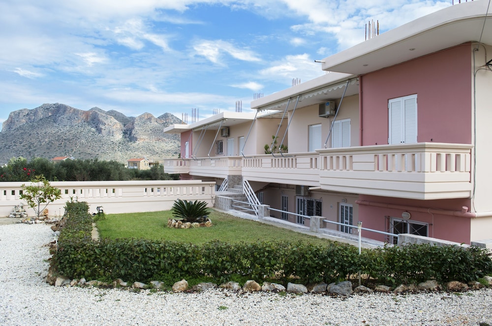 Skamagkas G. Apartments